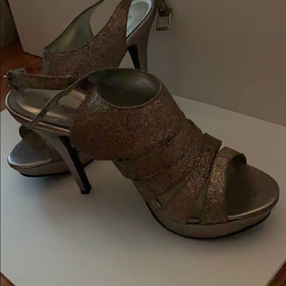 Shoes - Picture 4 of 5